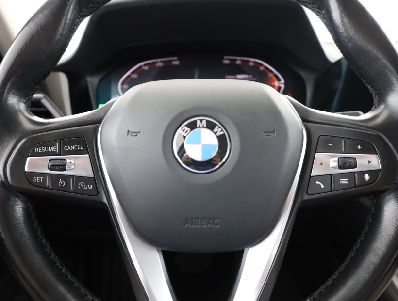 BMW 3, 2022