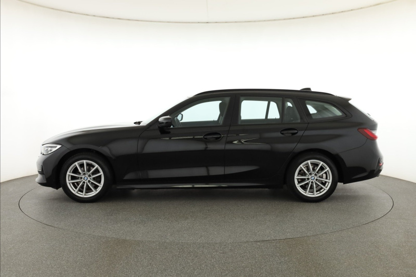 BMW 3, 2022
