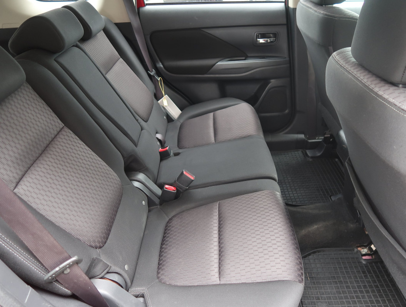 Mitsubishi Outlander, 2015