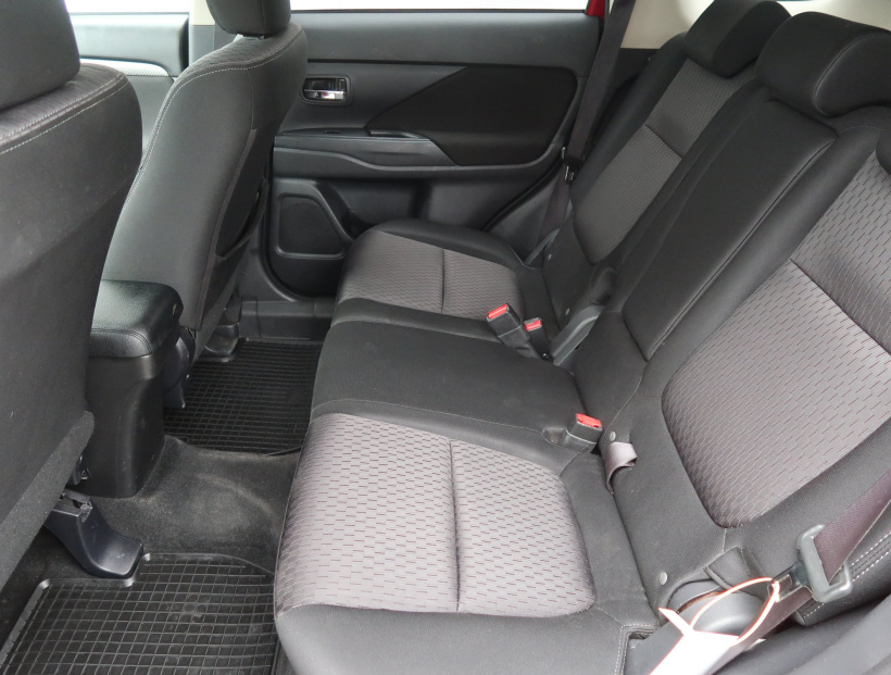 Mitsubishi Outlander, 2015