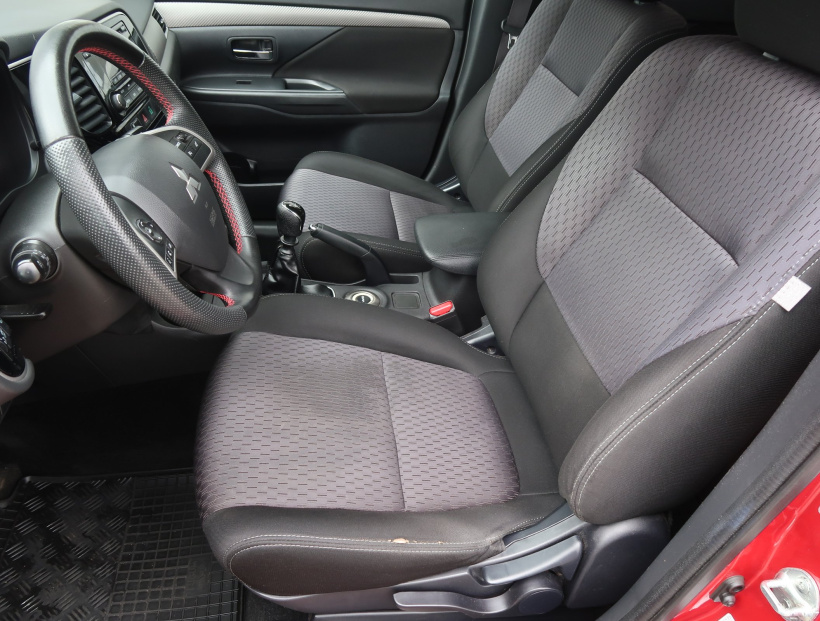 Mitsubishi Outlander, 2015