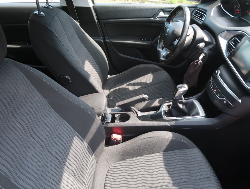 Peugeot 308, 2015