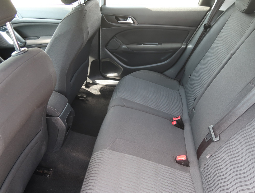 Peugeot 308, 2015