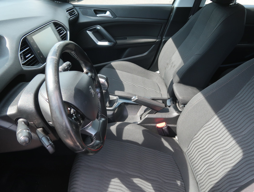 Peugeot 308, 2015