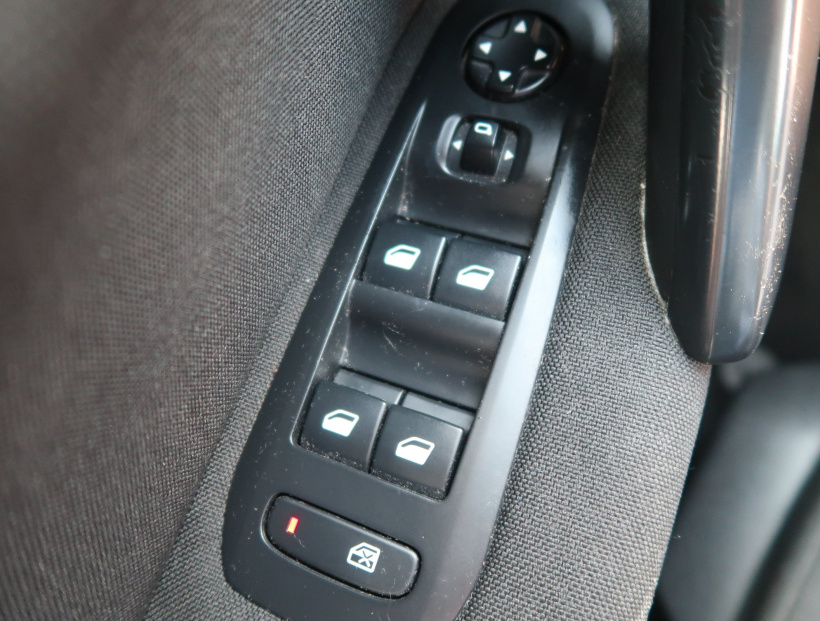 Peugeot 308, 2015