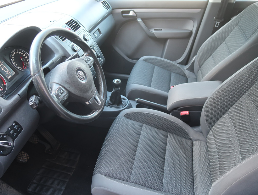 Volkswagen Touran, 2011
