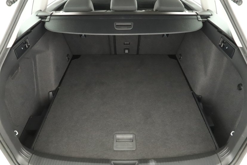 Volkswagen Golf, 2022