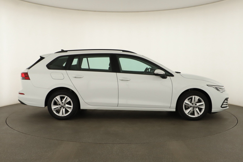 Volkswagen Golf, 2022