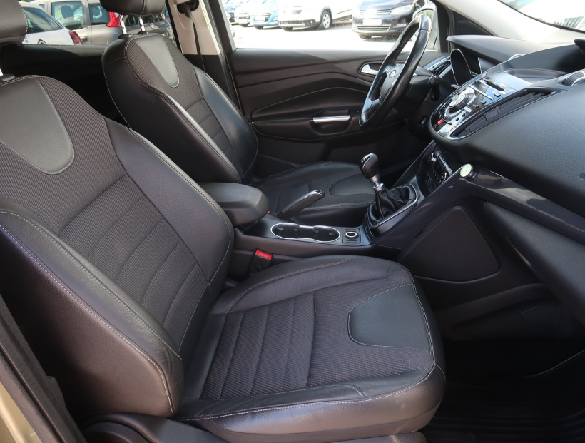Ford Kuga, 2013