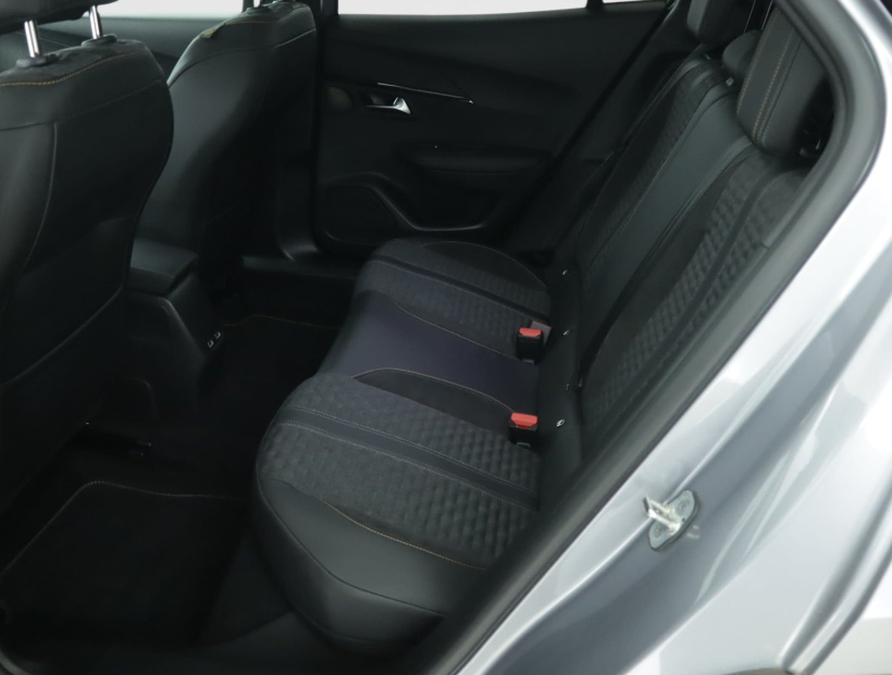 Peugeot e-2008, 2022