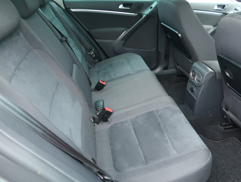Volkswagen Tiguan, 2012