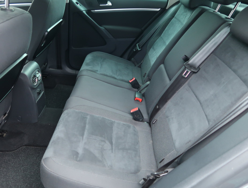 Volkswagen Tiguan, 2012