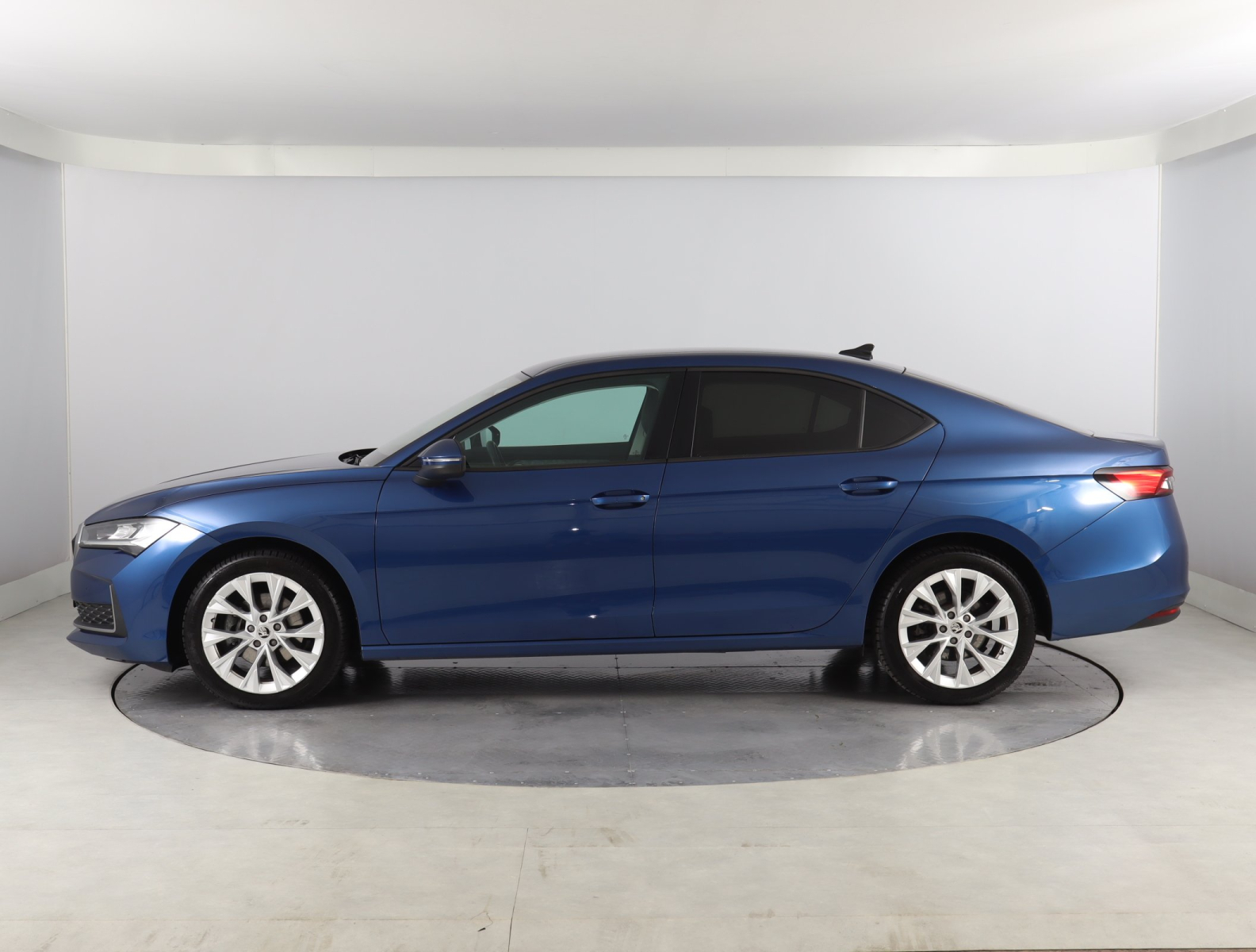 Škoda Superb - 2024