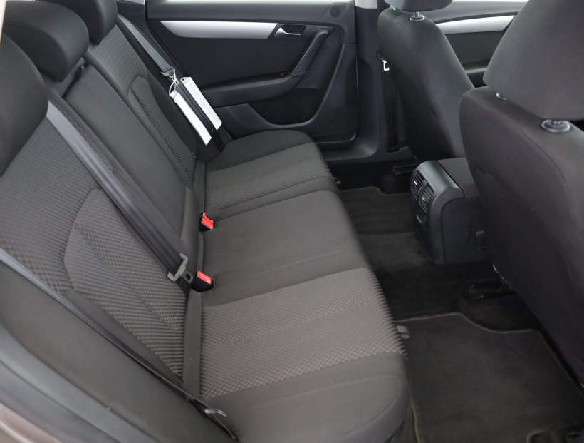 Volkswagen Passat, 2012