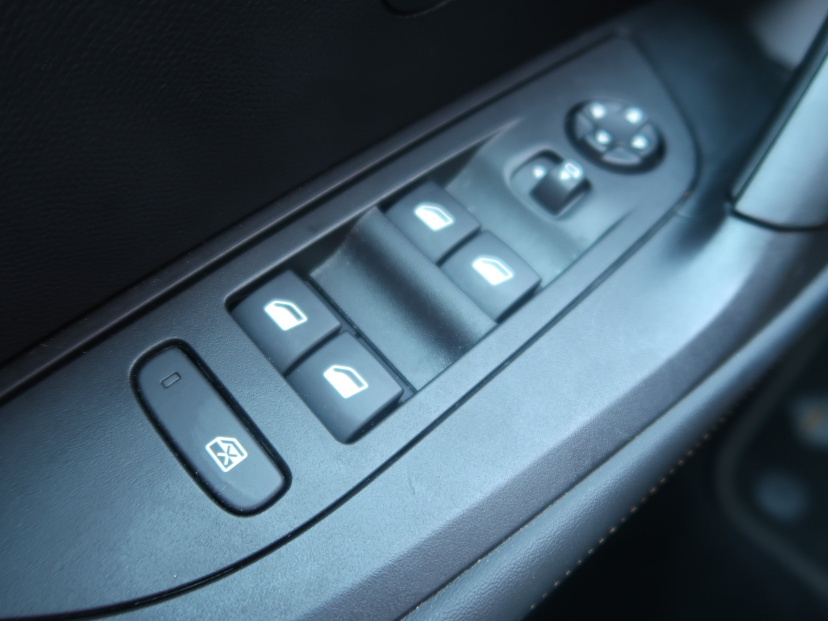 Peugeot e-2008, 2022