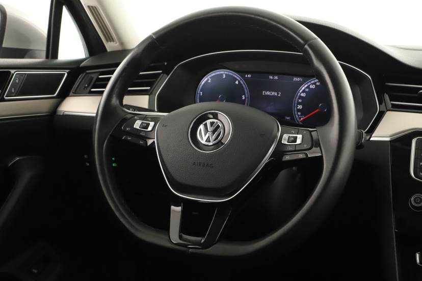 Volkswagen Passat, 2016