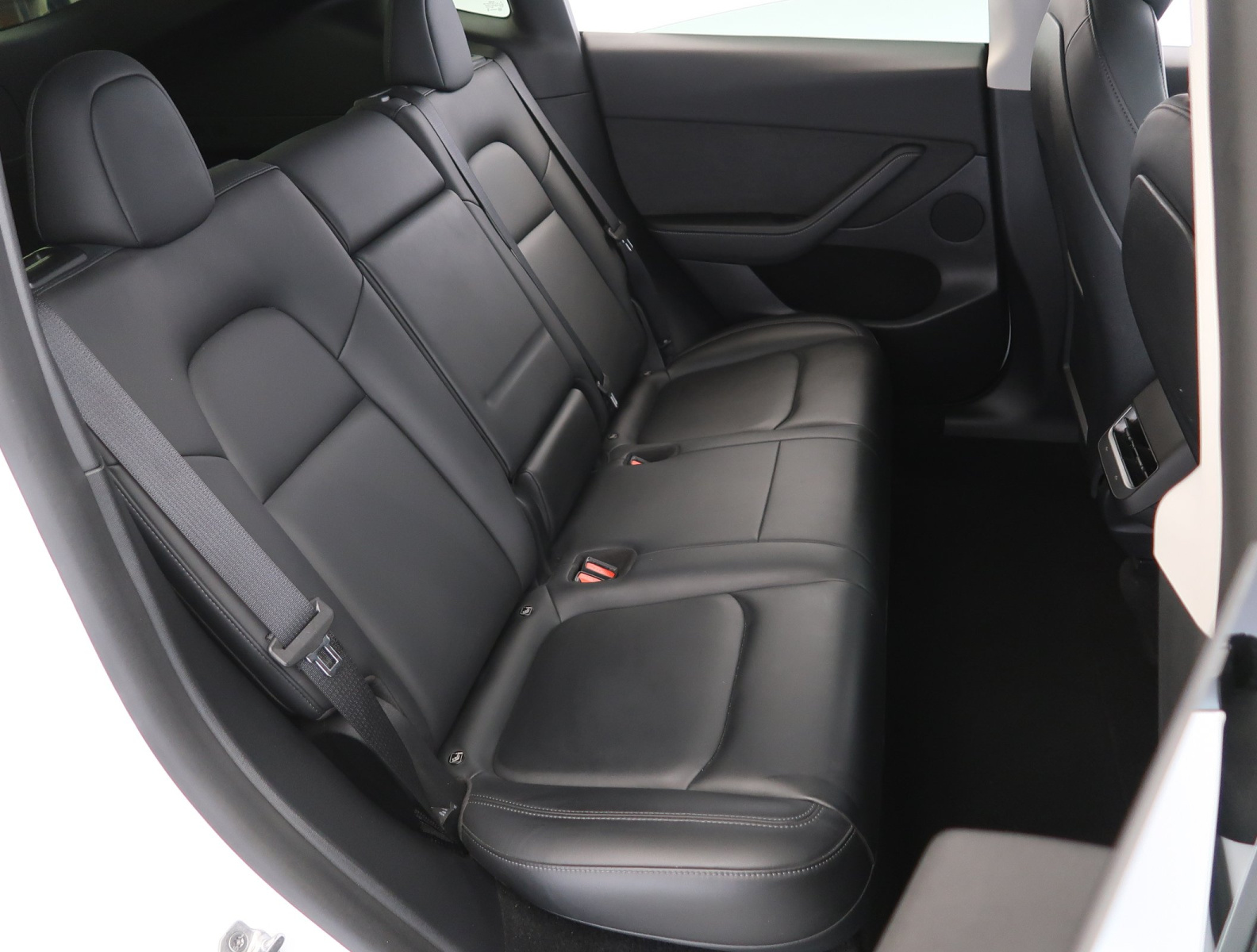 Tesla Model Y Long Range AWD – fotografie 13