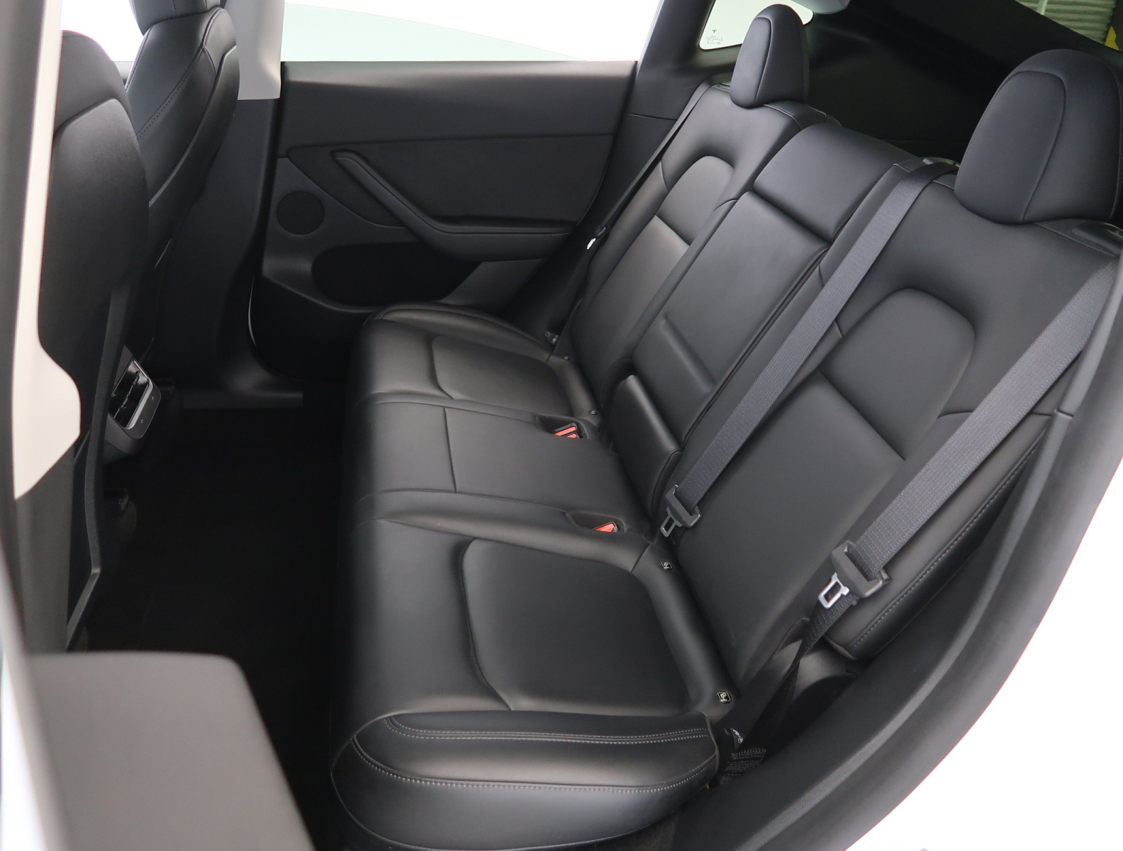 Tesla Model Y Long Range AWD – fotografie 15