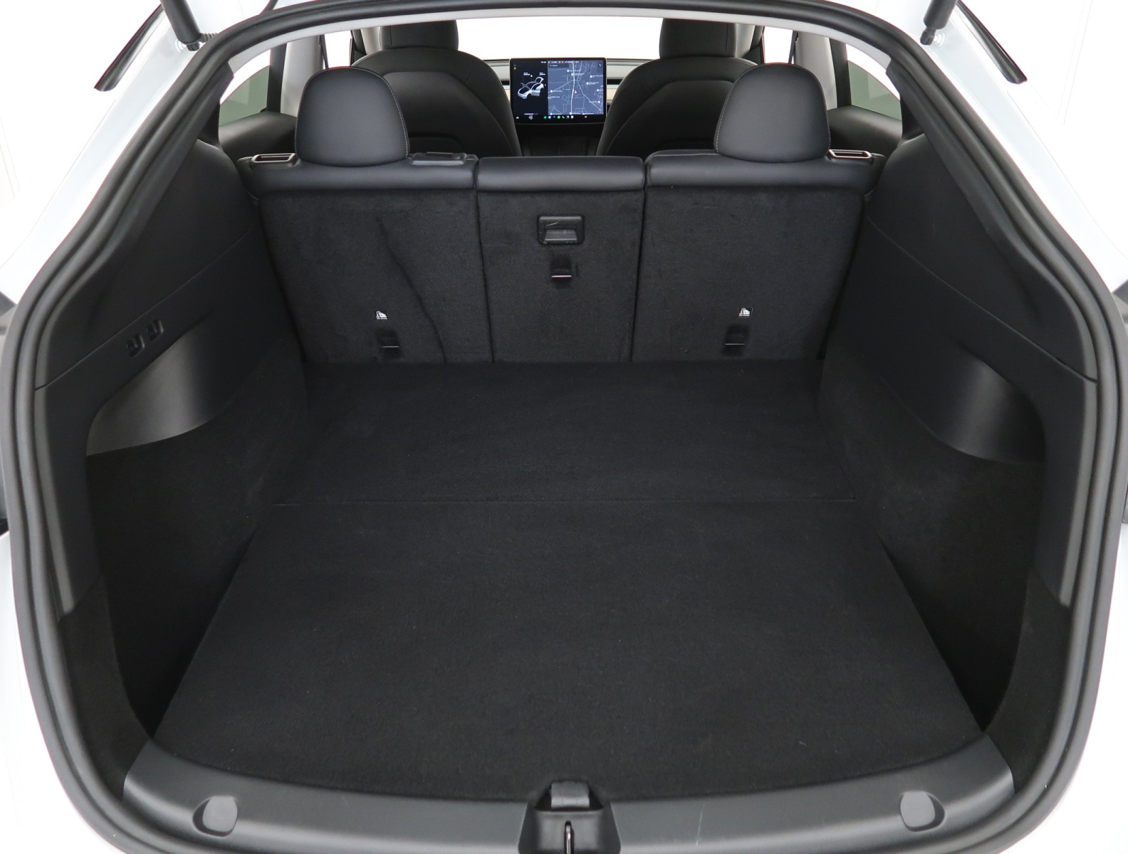 Tesla Model Y Long Range AWD – fotografie 19