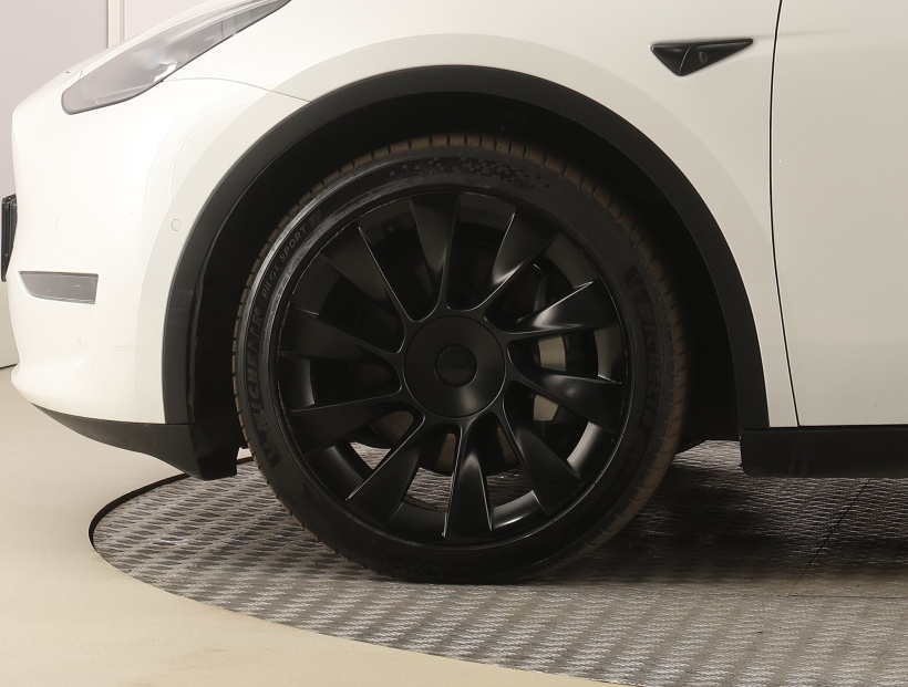Tesla Model Y, 2021
