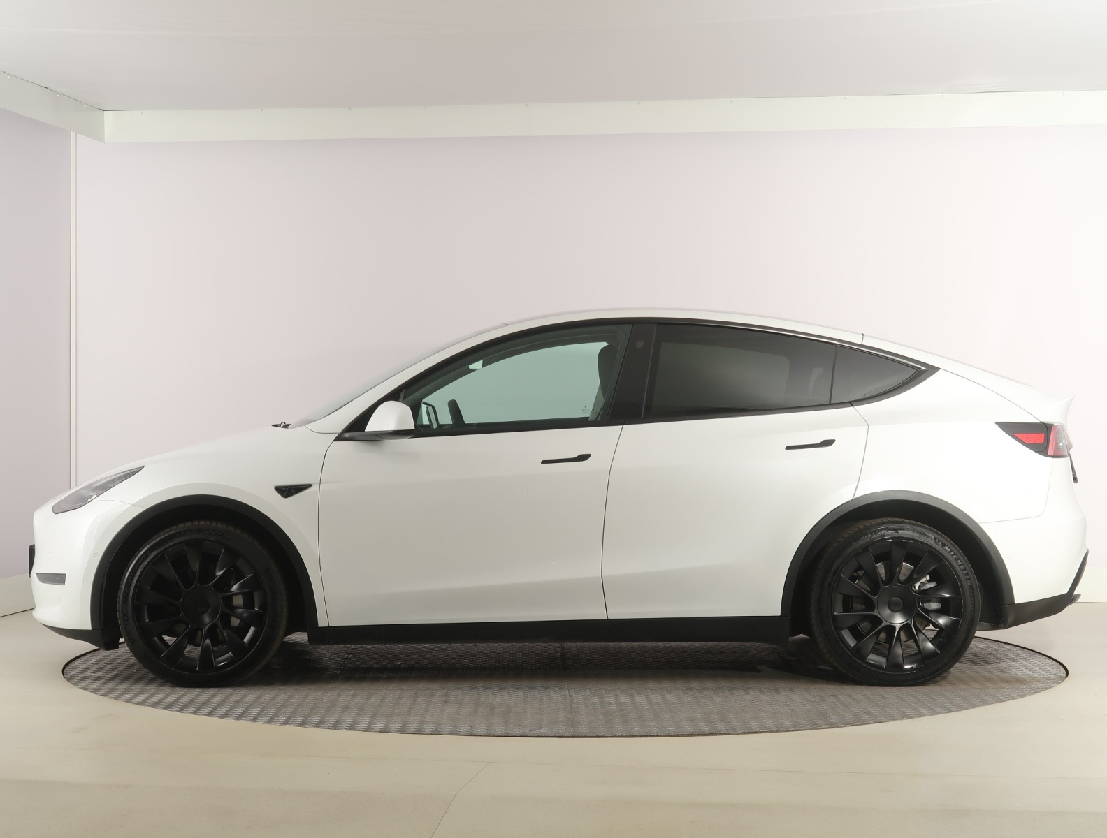 Tesla Model Y Long Range AWD – fotografie 4