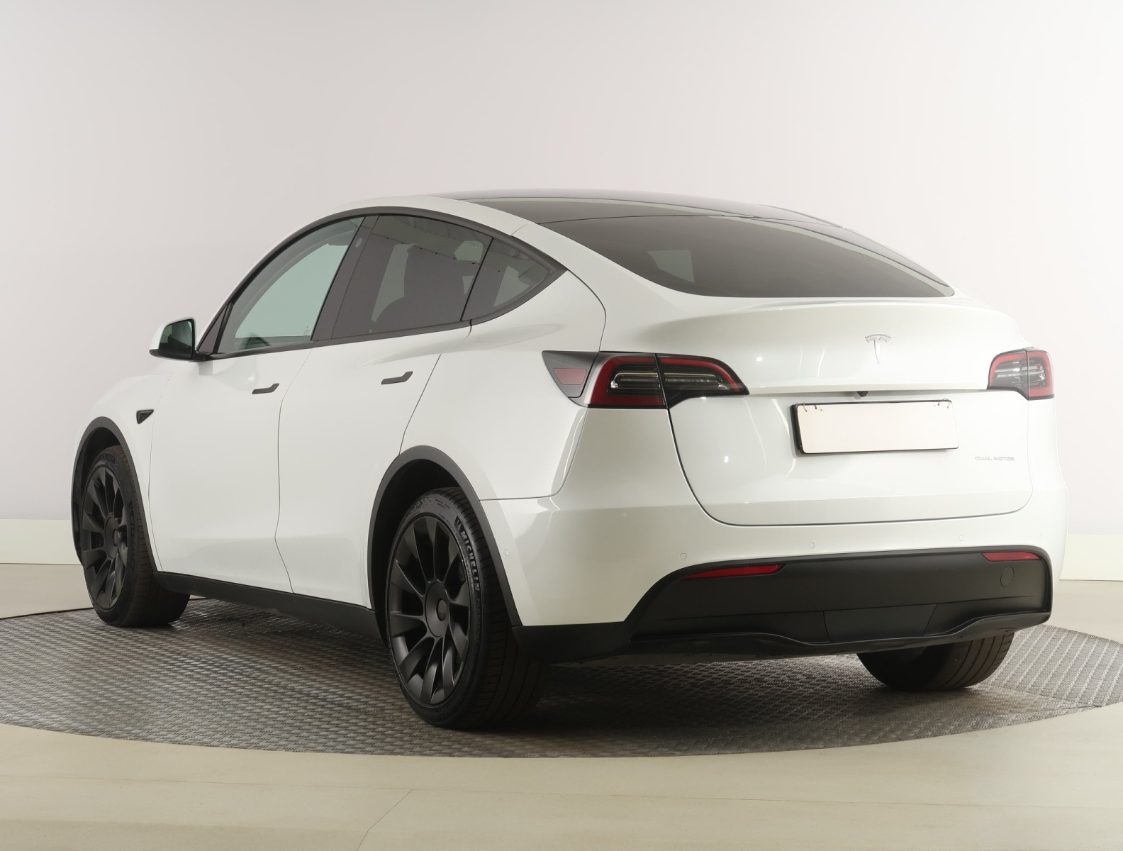 Tesla Model Y Long Range AWD – fotografie 5
