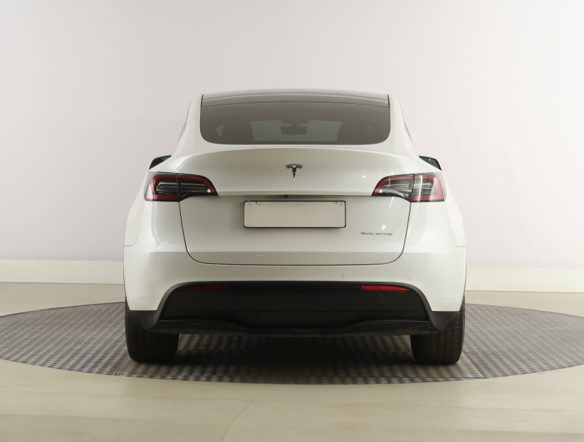 Tesla Model Y, 2021
