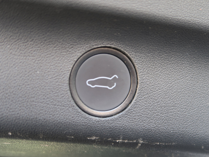 Tesla Model Y, 2022
