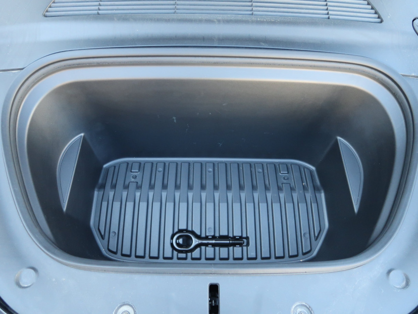 Tesla Model Y, 2022