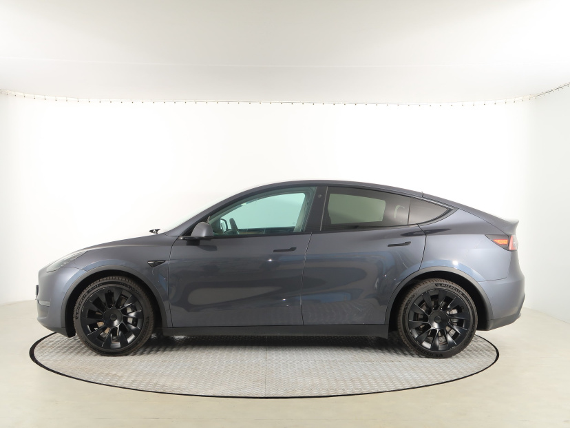 Tesla Model Y, 2022