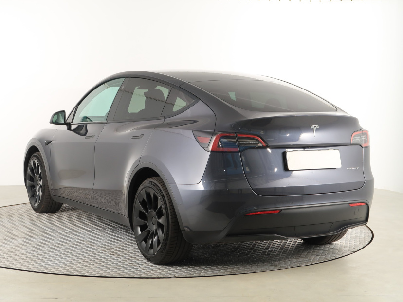 Tesla Model Y, 2022