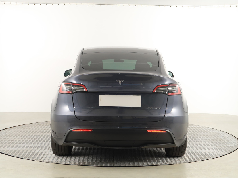 Tesla Model Y, 2022