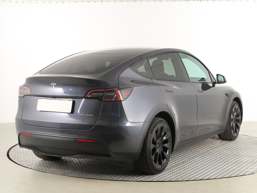 Tesla Model Y, 2022