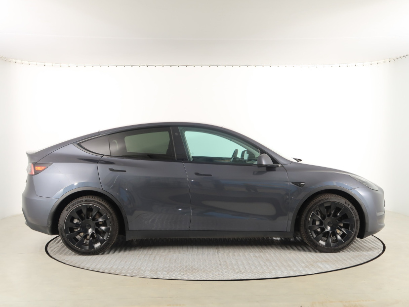 Tesla Model Y, 2022