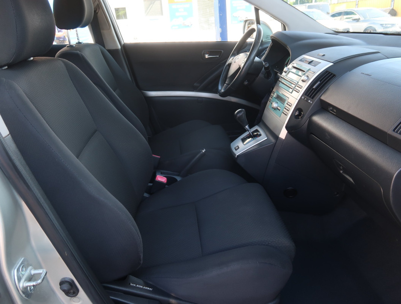 Toyota Corolla Verso, 2004
