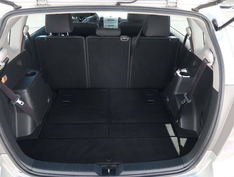 Toyota Corolla Verso, 2004