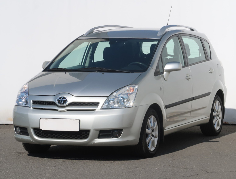 Toyota Corolla Verso, 2004