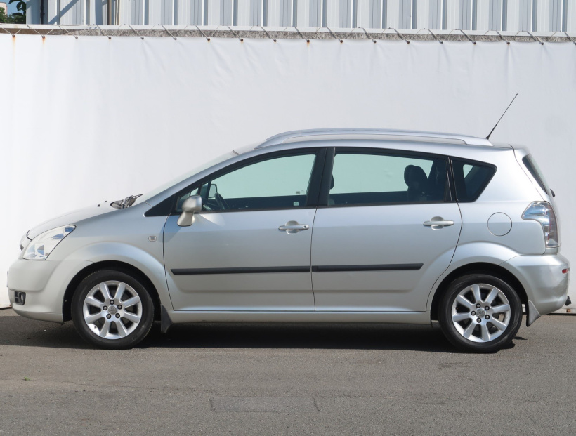 Toyota Corolla Verso, 2004