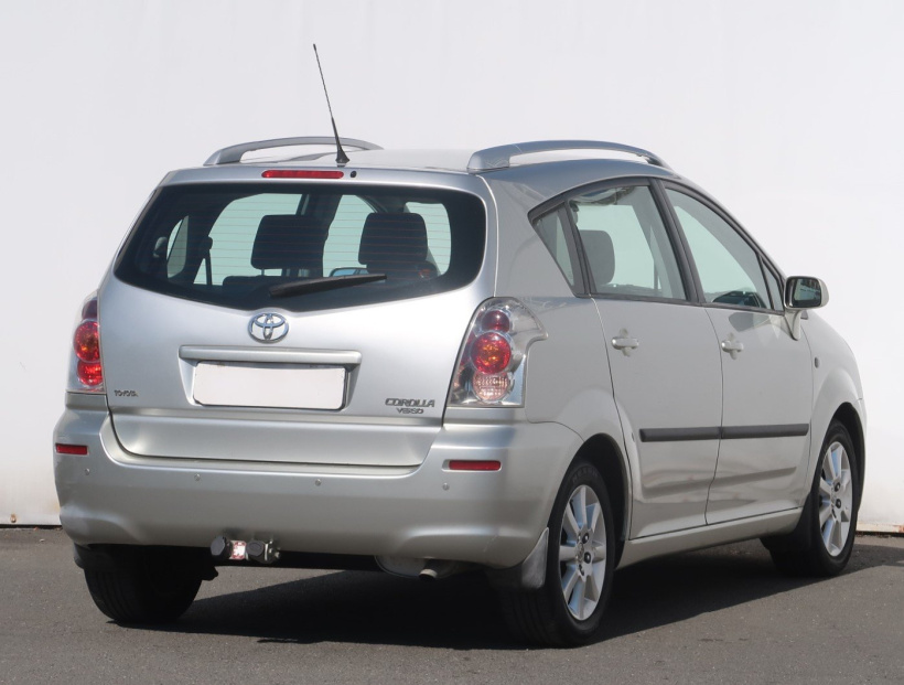 Toyota Corolla Verso, 2004