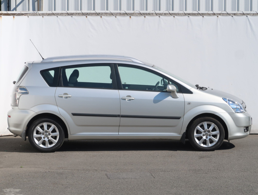 Toyota Corolla Verso, 2004