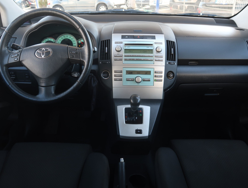 Toyota Corolla Verso, 2004