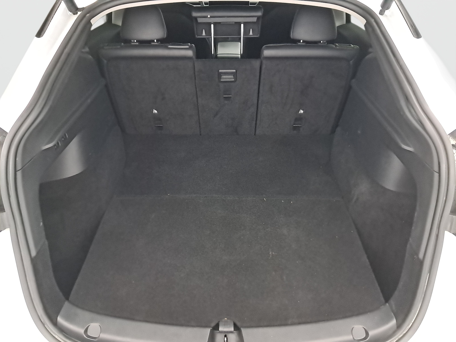 Tesla Model Y Long Range AWD – fotografie 19