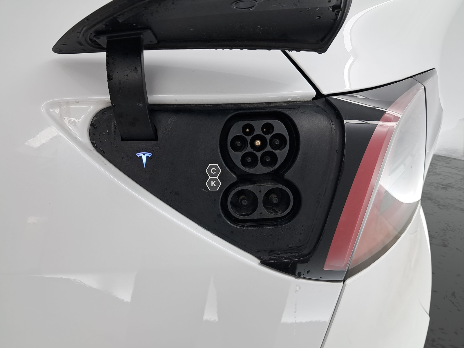 Tesla Model Y Long Range AWD – fotografie 25