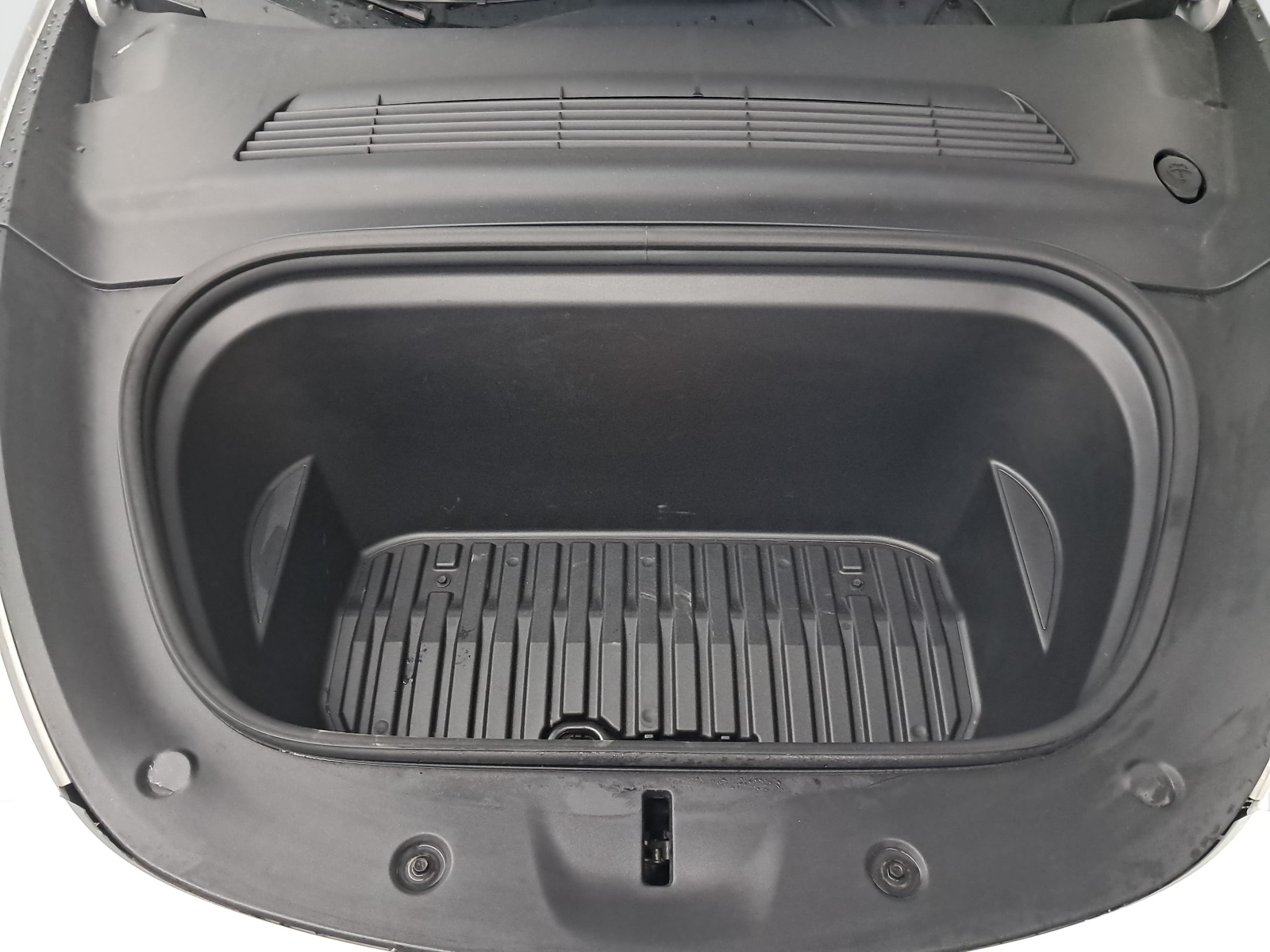 Tesla Model Y Long Range AWD – fotografie 27