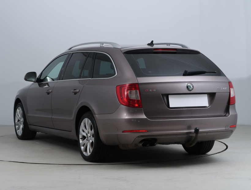 Škoda Superb, 2010