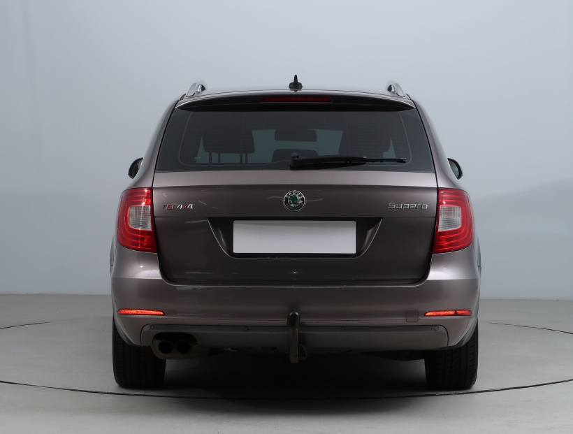 Škoda Superb, 2010