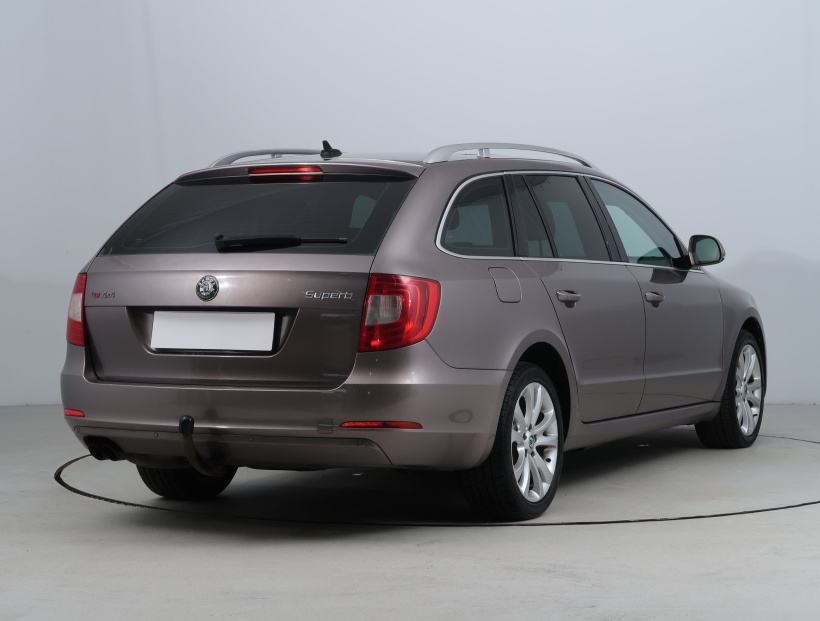 Škoda Superb, 2010