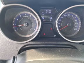 Hyundai Elantra - 2011