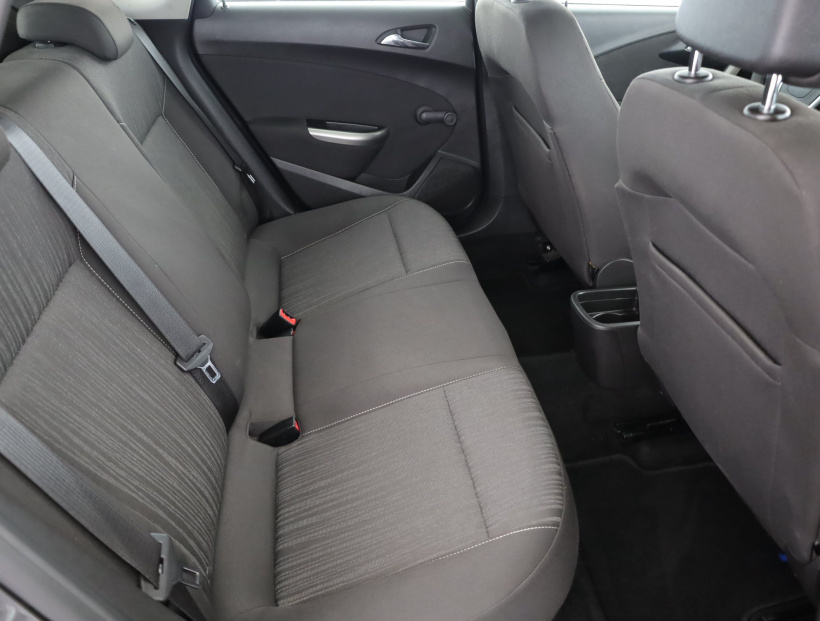 Opel Astra, 2011
