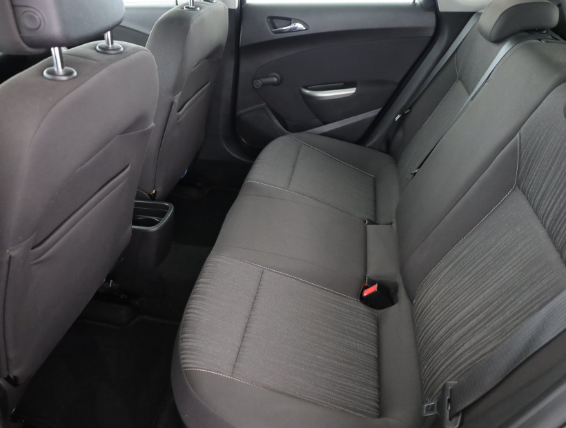 Opel Astra, 2011